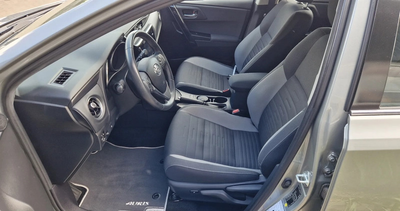 Toyota Auris cena 64900 przebieg: 82000, rok produkcji 2016 z Połaniec małe 172